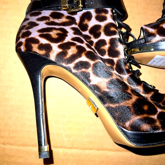 Micheal Kors - Picture 1 of 4